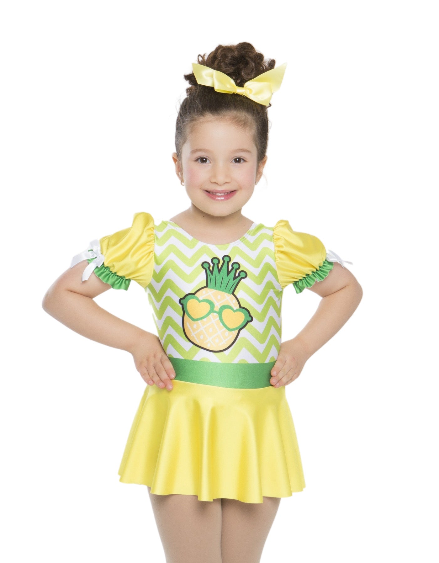 Abito con maniche a sbuffo e fetta di ananas da principessa